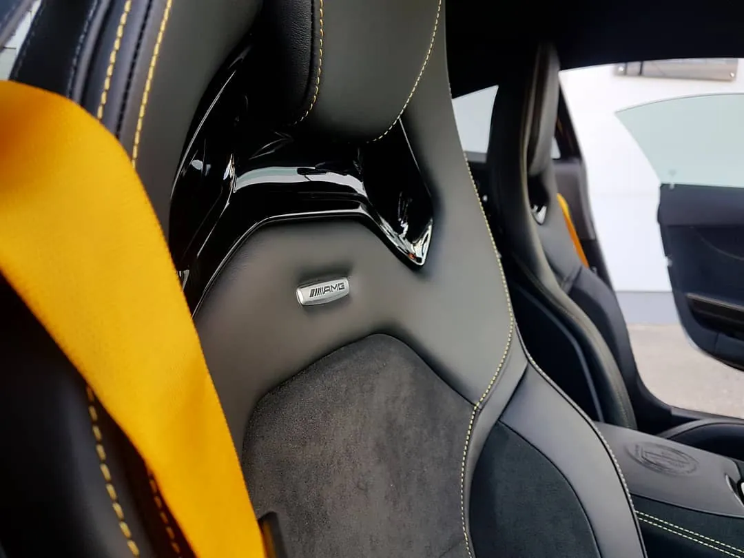 Sportsitz aus Leder und Alcantara im Mercedes-AMG GT R