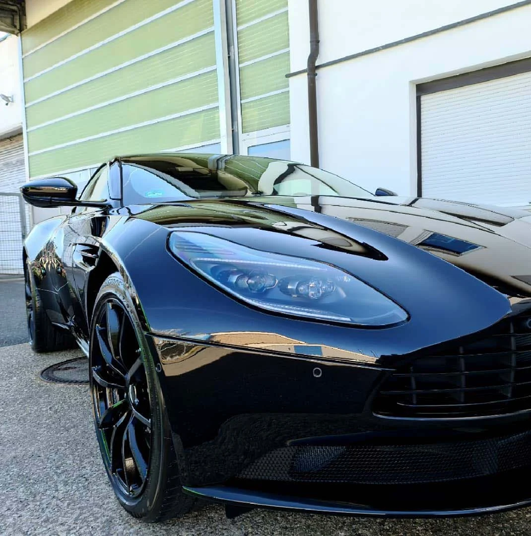Aston Martin DB11 nach der Aufbereitung bei Car Lounge Lauf